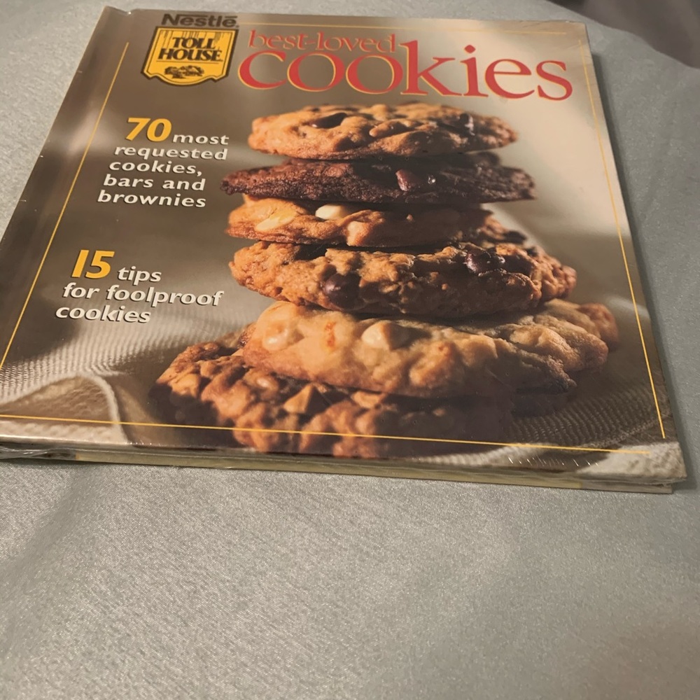 New Nestle toll house best loved cookies cookbook
